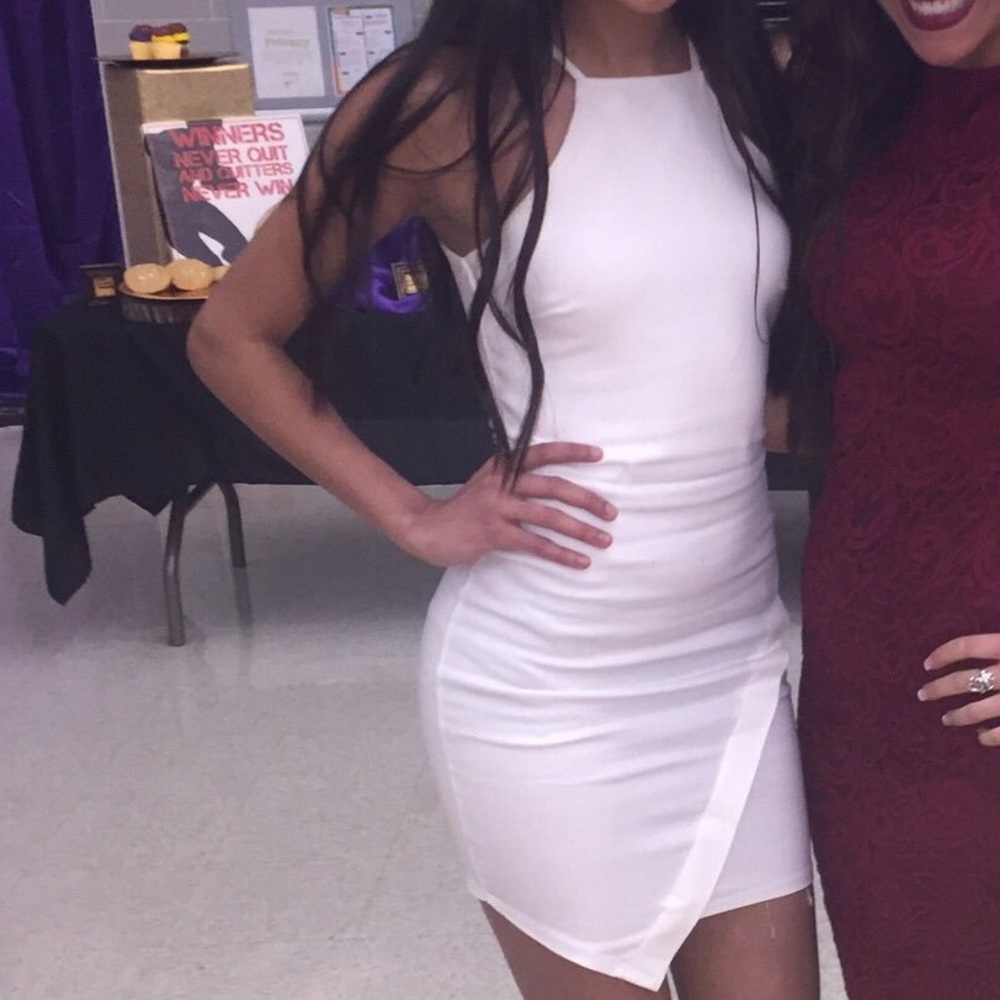 Tight white dress - Picture 1 of 1